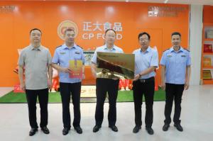 市文明辦、市市場(chǎng)監管局聯(lián)合為我公司文明誠信經(jīng)營(yíng)授牌